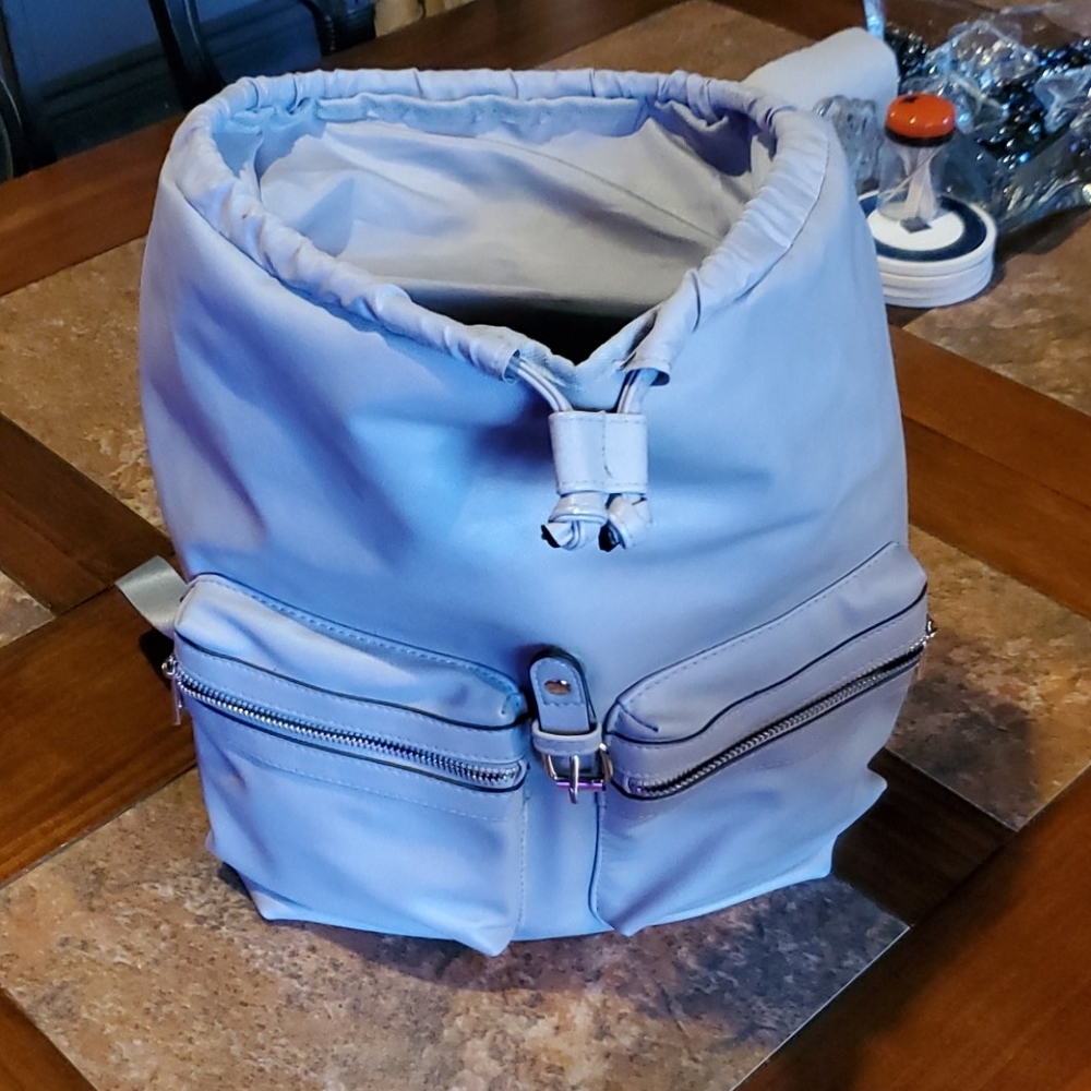 Gray drawstring back pack - Picture 4 of 4